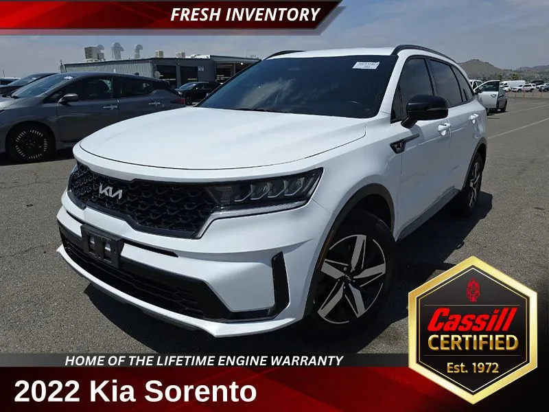 White 2022 Kia Sorento S for sale in Cedar Rapids, IA