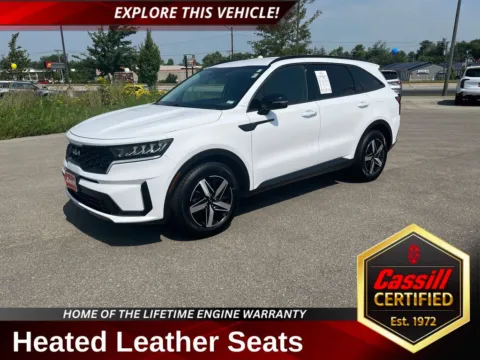 White 2022 Kia Sorento S for sale in Cedar Rapids, IA