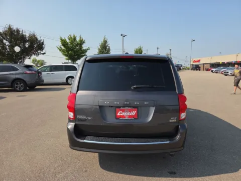 More photos of 2019 Dodge Grand Caravan SXT at Cassill Motors, IA