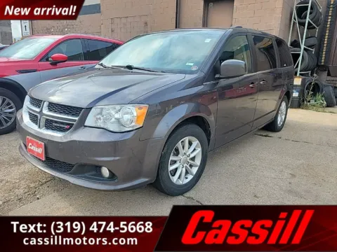 Gray 2019 Dodge Grand Caravan SXT for sale in Cedar Rapids, IA