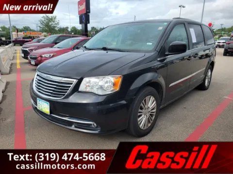 Black 2015 Chrysler Town & Country Touring-L for sale in Cedar Rapids, IA