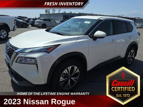 White 2023 Nissan Rogue SV for sale in Cedar Rapids, IA