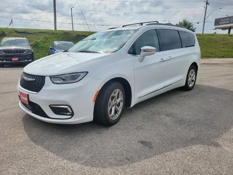 Photos of 2022 Chrysler Pacifica Limited for sale in Cedar Rapids, IA at Cassill Motors