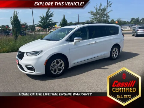 White 2022 Chrysler Pacifica Limited for sale in Cedar Rapids, IA