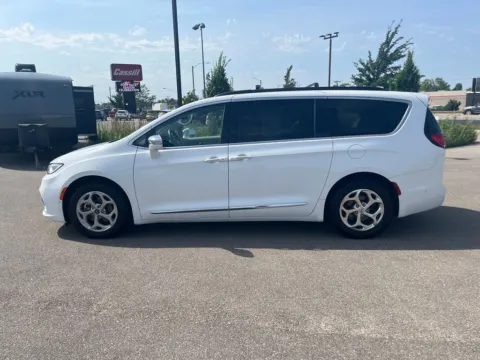 Another view of 2022 Chrysler Pacifica Limited for sale in Cedar Rapids, IA at Cassill Motors