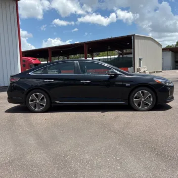 More photos of 2019 Hyundai Sonata Plug-In Hybrid Limited at Cassill Motors, IA