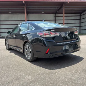 More photos of 2019 Hyundai Sonata Plug-In Hybrid Limited at Cassill Motors, IA