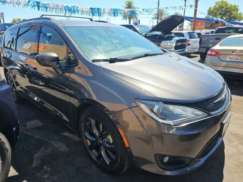 Photos of 2019 Chrysler Pacifica Touring L for sale in Cedar Rapids, IA at Cassill Motors