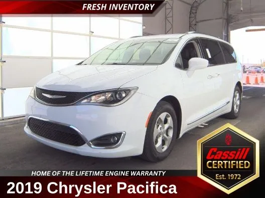 Gray 2019 Chrysler Pacifica Touring L for sale in Cedar Rapids, IA
