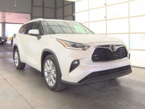 More photos of 2023 Toyota Highlander Limited at Cassill Motors, IA