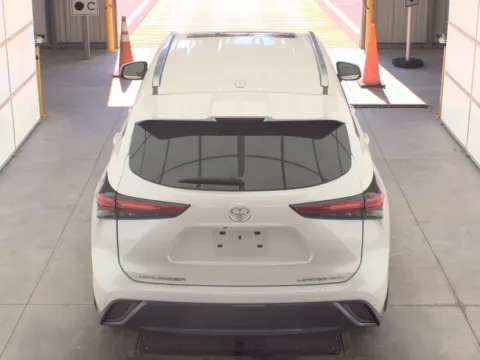 More photos of 2023 Toyota Highlander Limited at Cassill Motors, IA