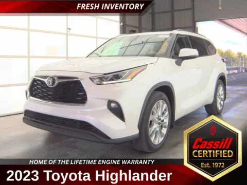 White 2023 Toyota Highlander Limited for sale in Cedar Rapids, IA