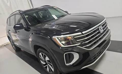 Photos of 2024 Volkswagen Atlas 2.0T SE w/Technology for sale in Cedar Rapids, IA at Cassill Motors