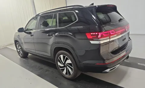 More photos of 2024 Volkswagen Atlas 2.0T SE w/Technology at Cassill Motors, IA