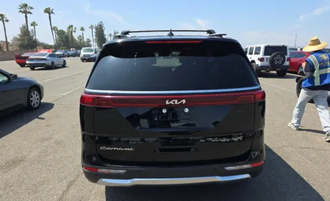 More photos of 2022 Kia Carnival SX Prestige at Cassill Motors, IA