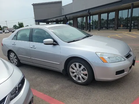 Photos of 2007 Honda Accord EX-L for sale in Cedar Rapids, IA at Cassill Motors