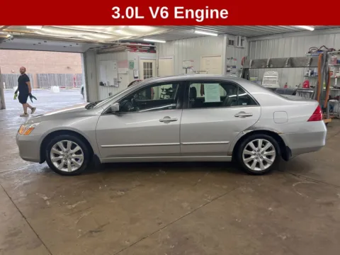 Photos of 2007 Honda Accord EX-L for sale in Cedar Rapids, IA at Cassill Motors