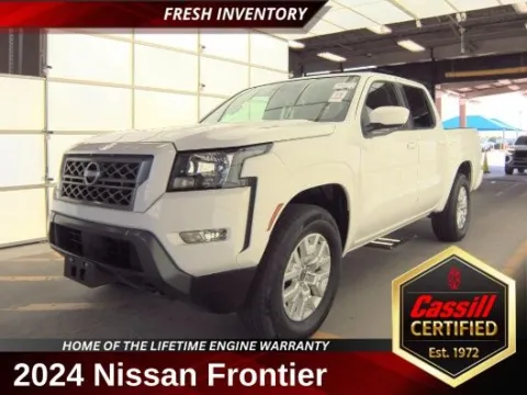 White 2024 Nissan Frontier SV for sale in Cedar Rapids, IA