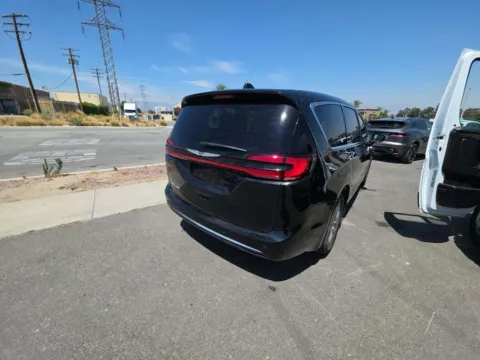 More photos of 2025 Chrysler Pacifica Select at Cassill Motors, IA