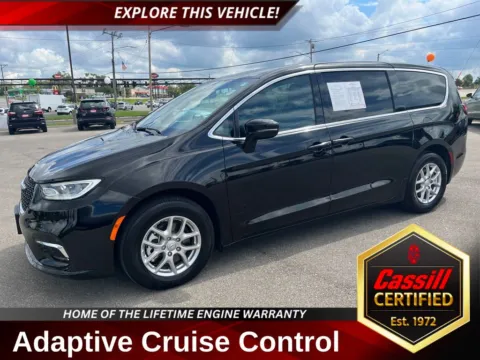 Black 2025 Chrysler Pacifica Select for sale in Cedar Rapids, IA