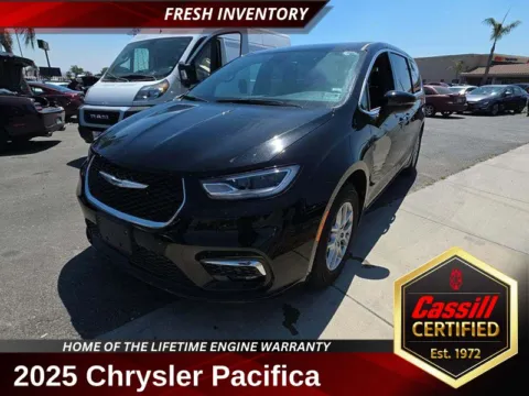 Black 2025 Chrysler Pacifica Select for sale in Cedar Rapids, IA