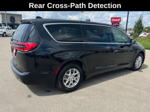 More photos of 2025 Chrysler Pacifica Select at Cassill Motors, IA