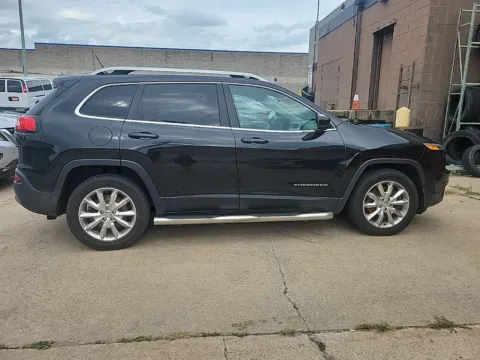 More photos of 2015 Jeep Cherokee Limited at Cassill Motors, IA