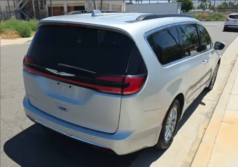 More photos of 2022 Chrysler Pacifica Touring L at Cassill Motors, IA