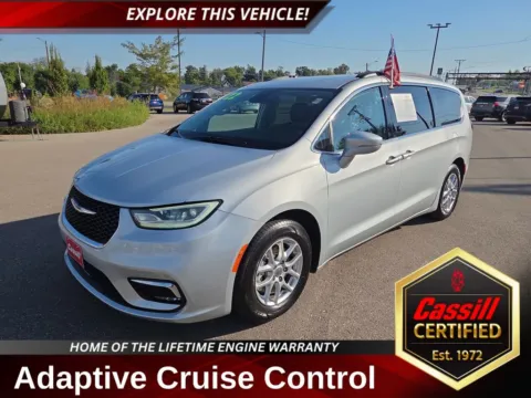 Silver 2022 Chrysler Pacifica Touring L for sale in Cedar Rapids, IA