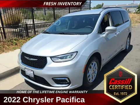 Silver 2022 Chrysler Pacifica Touring L for sale in Cedar Rapids, IA