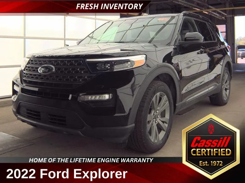 Black 2022 Ford Explorer XLT for sale in Cedar Rapids, IA