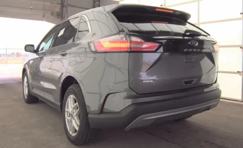 More photos of 2022 Ford Edge SEL at Cassill Motors, IA