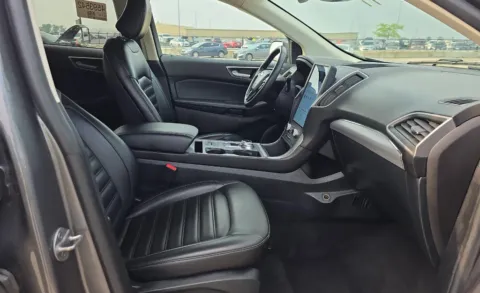 More photos of 2022 Ford Edge SEL at Cassill Motors, IA