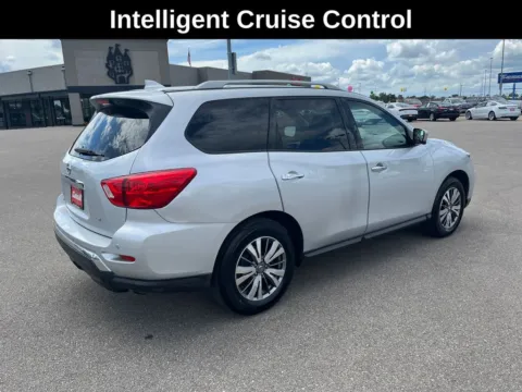 More photos of 2019 Nissan Pathfinder SL at Cassill Motors, IA