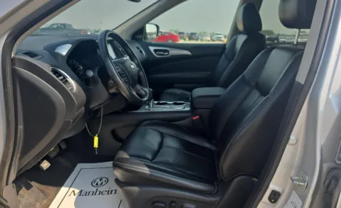 More photos of 2019 Nissan Pathfinder SL at Cassill Motors, IA