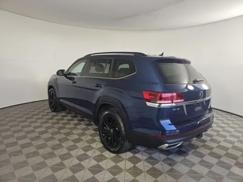 More photos of 2022 Volkswagen Atlas 3.6L V6 SE w/Technology at Cassill Motors, IA