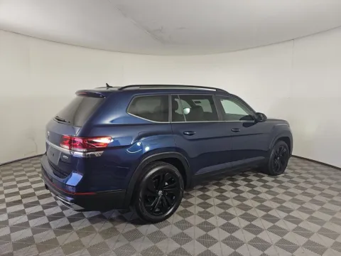 More photos of 2022 Volkswagen Atlas 3.6L V6 SE w/Technology at Cassill Motors, IA