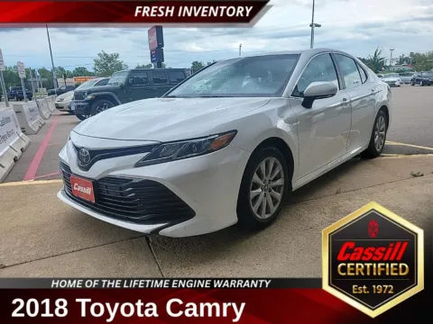 White 2018 Toyota Camry LE for sale in Cedar Rapids, IA