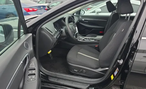 More photos of 2023 Hyundai Sonata SEL at Cassill Motors, IA