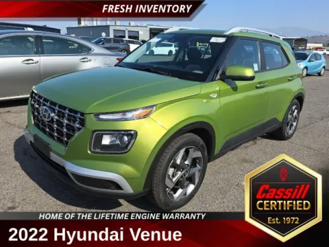 Green 2022 Hyundai Venue SEL for sale in Cedar Rapids, IA