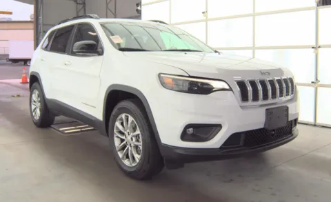 More photos of 2022 Jeep Cherokee Latitude Lux at Cassill Motors, IA