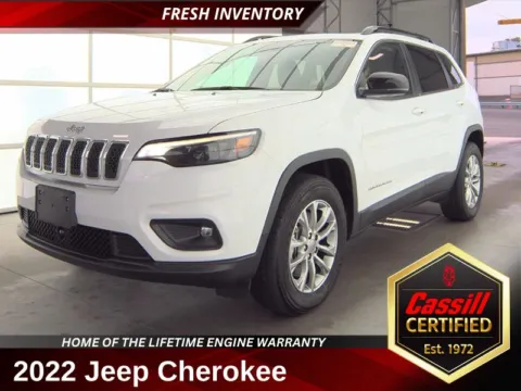 White 2022 Jeep Cherokee Latitude Lux for sale in Cedar Rapids, IA