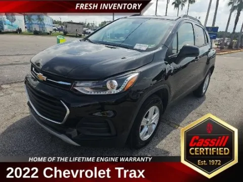 Black 2022 Chevrolet Trax LT for sale in Cedar Rapids, IA