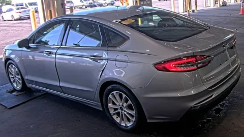 More photos of 2020 Ford Fusion SE at Cassill Motors, IA