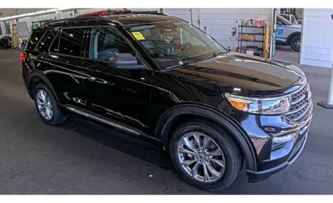 More photos of 2022 Ford Explorer XLT at Cassill Motors, IA