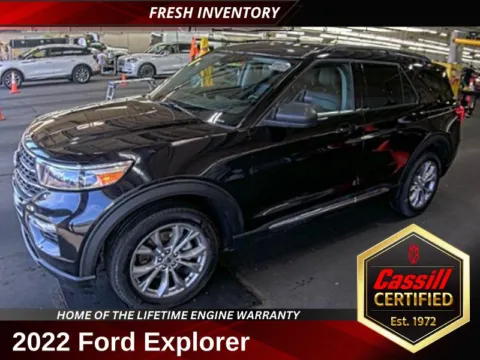 Black 2022 Ford Explorer XLT for sale in Cedar Rapids, IA