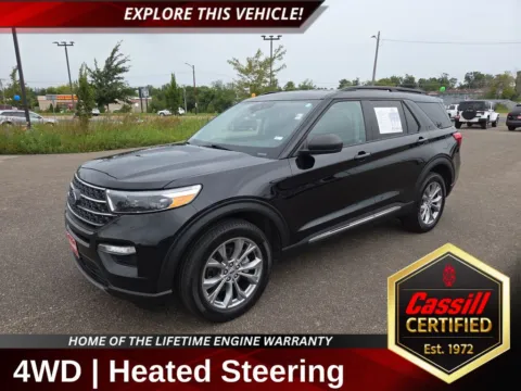Black 2022 Ford Explorer XLT for sale in Cedar Rapids, IA