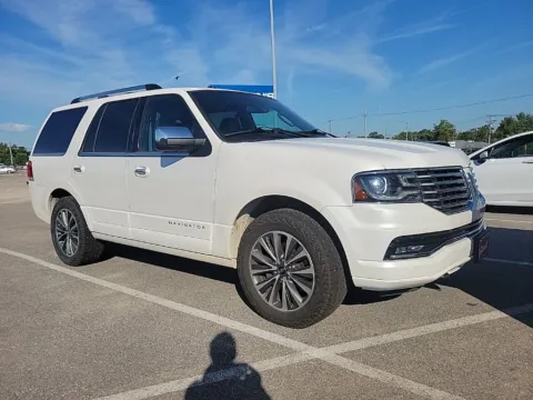 Photos of 2015 Lincoln Navigator for sale in Cedar Rapids, IA at Cassill Motors