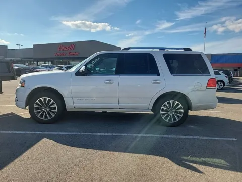 More photos of 2015 Lincoln Navigator at Cassill Motors, IA