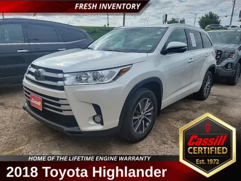 White 2018 Toyota Highlander SE for sale in Cedar Rapids, IA